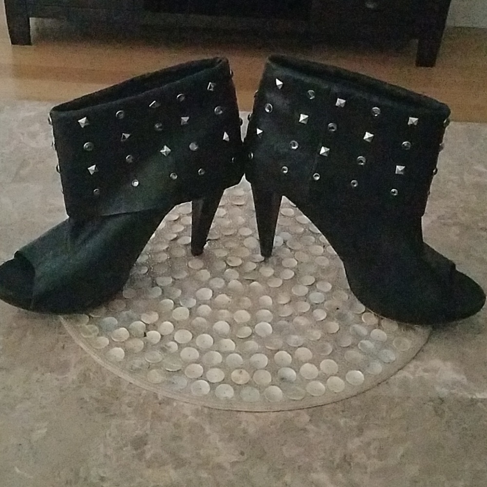 Boots - Picture 3 of 8